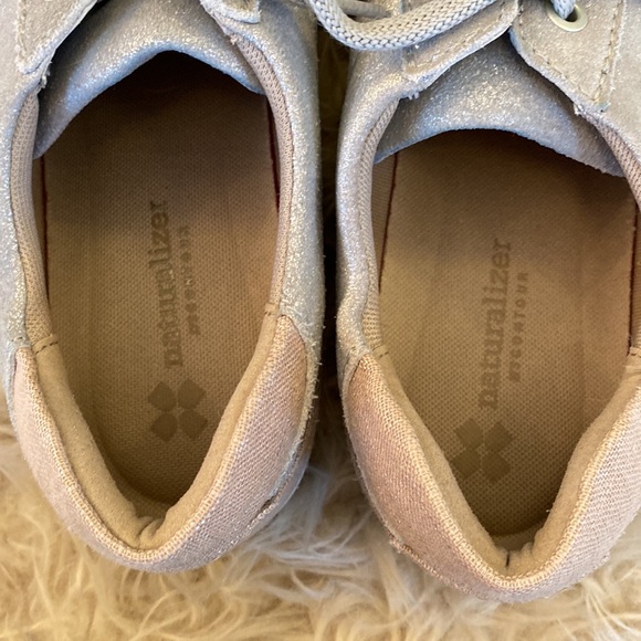 naturalizer tennis shoes